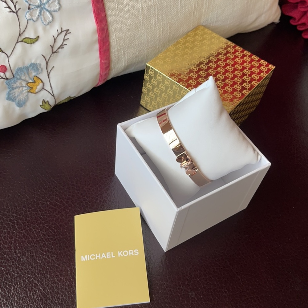 Michael Kors Haute Rose gold Bangle Bracelet NIX - Picture 5 of 5